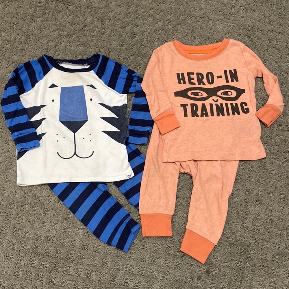 Pajama bundle 6-12 months